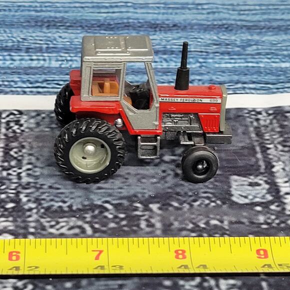Vintage Ertl 1/64 scale Massey Ferguson 699 diecast tractor red/silver - Picture 1 of 8